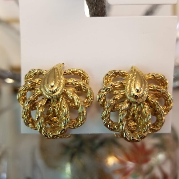 Vintage Gold Tone Rope Ribbon Clip On Earrings Retro Runway - Picture 2 of 8